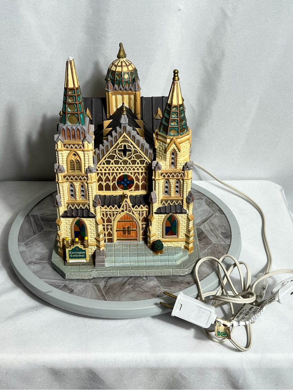 Lemax Carrington Cathedral 2009 Lighted Building Village Display Decor